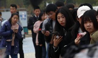 男子开路虎插队洗车