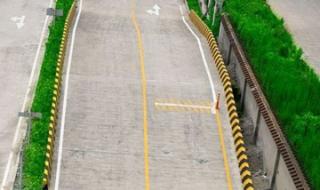 半坡起步定点停车技巧